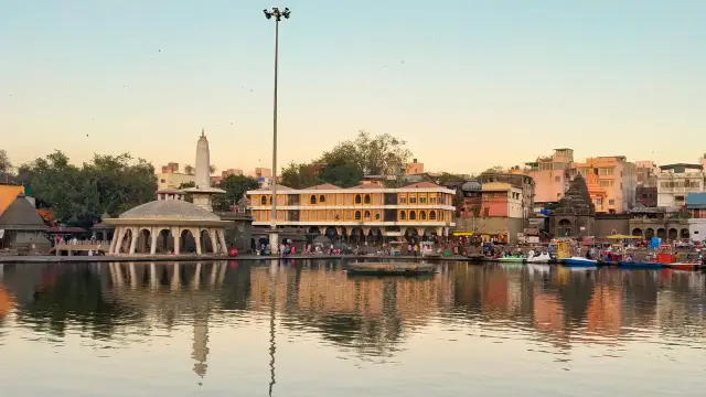Pune to Nashik Cab Service - Scenic Route via Expressway with Professional Driver